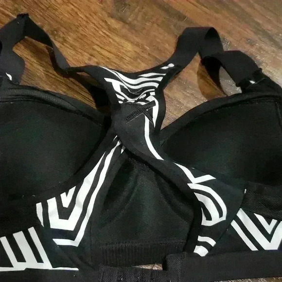 Victoria's Secret VSX Black and White Geometric Sports Bra‎ - Picture 9 of 9